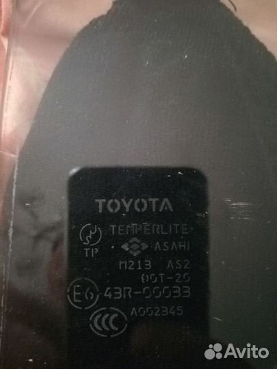 Продаю стекла боковые на четыре двери Тойота 100