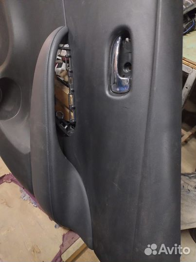 Салон Nissan Leaf карты задних дверей