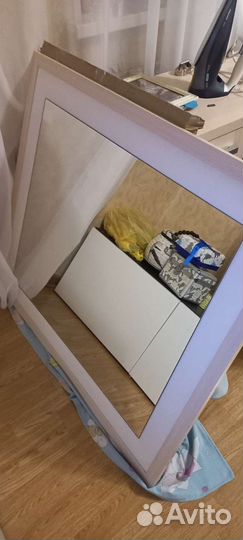 Зеркало и столик