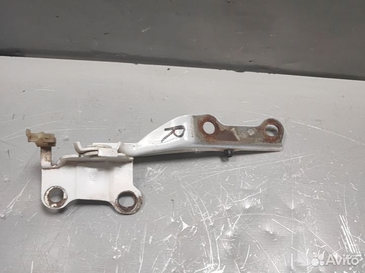 Петля капота правая FAW V5