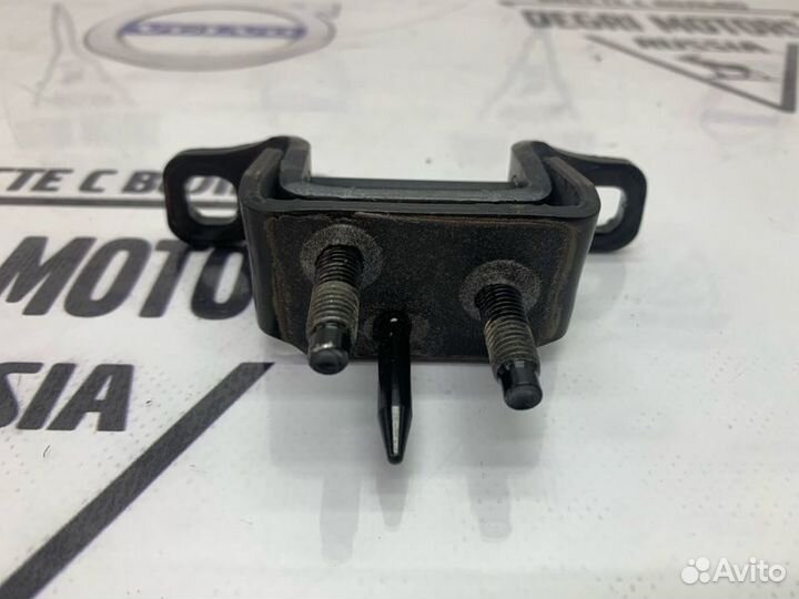 Петля крышки багажника Volvo XC60 08-17 31335292