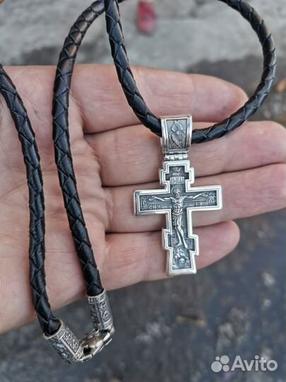 Кожаный гайтан, карабин, крест 23 гр,серебро 925