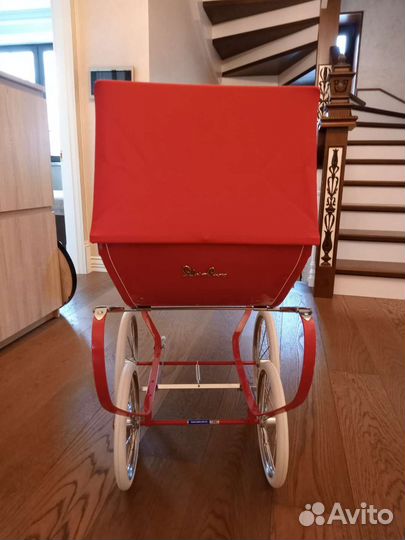 Прогулочная коляска для девочки