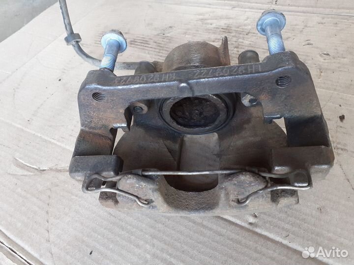 Суппорт передний левый Вольво S80 98-06г.в