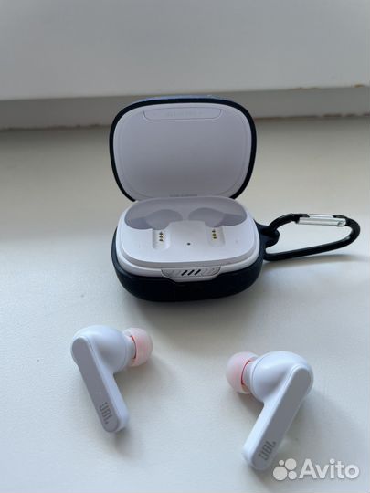 Беспроводные наушники JBL Live Pro+