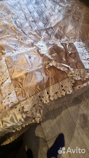 Покрывало на кровать наволочки шторы комплект