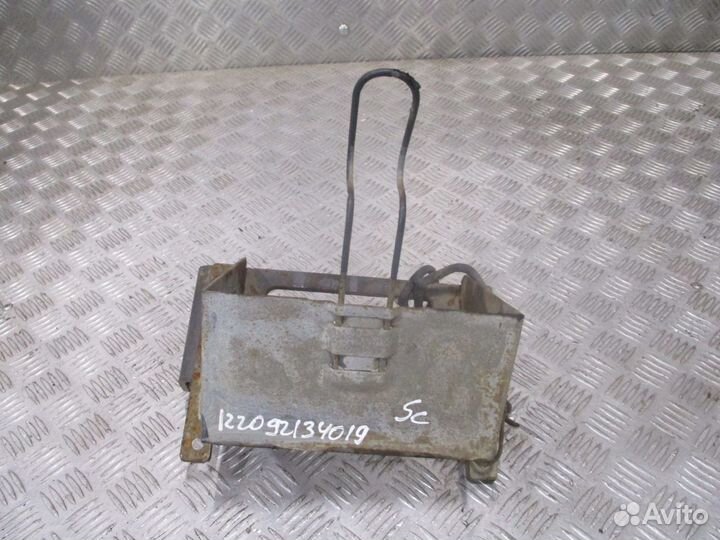 Кронштейн противооткатного упора левый Scania 1904