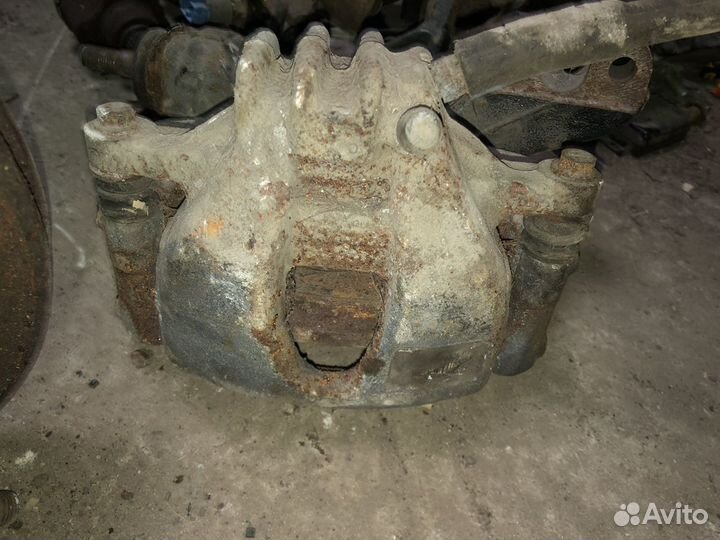 Суппорт передний Citroen C4 B7