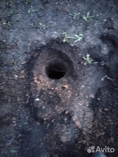 Бурение лунок (ям) бензобуром под столбы и пр