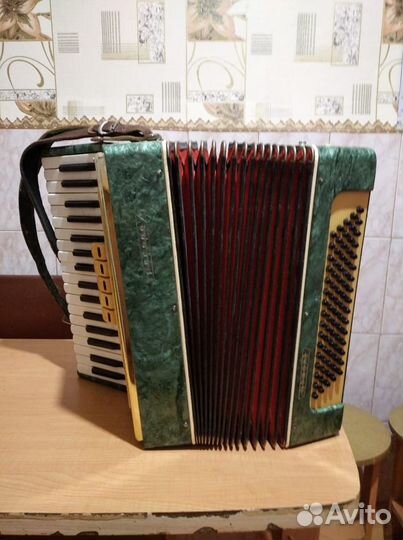 Баяны, аккордеоны