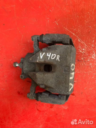 Суппорт тормозной передний правый Toyota Camry