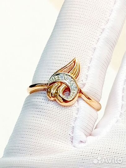 Золотое кольцо с фианитом 16р