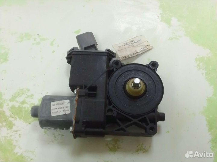 Моторчик стеклоподъемника Opel Insignia