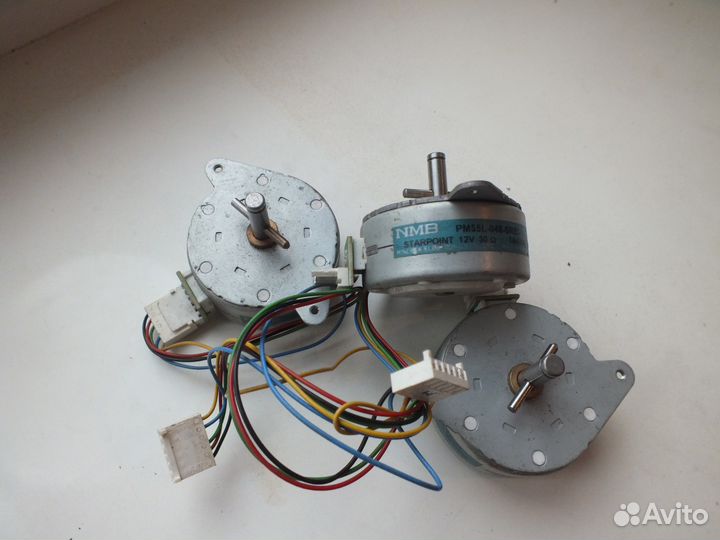 Шаговый двигатель