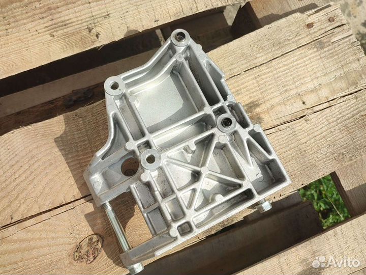 Ssangyong кронштейн крепления генератора