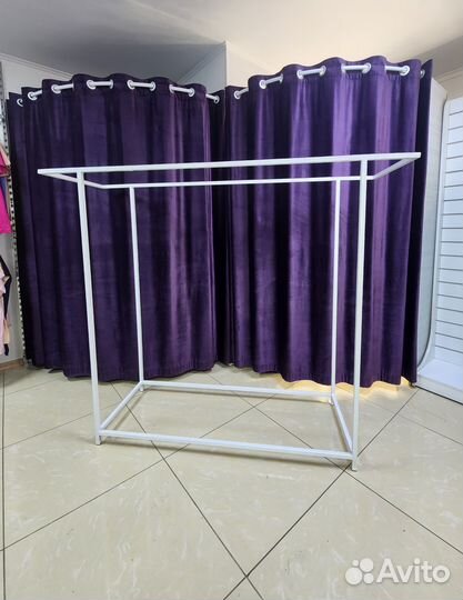 Стойка для магазина одежды