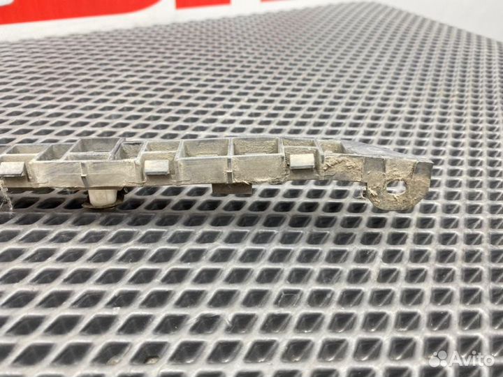 Крепление бампера заднее левое Honda Accord 7 CL