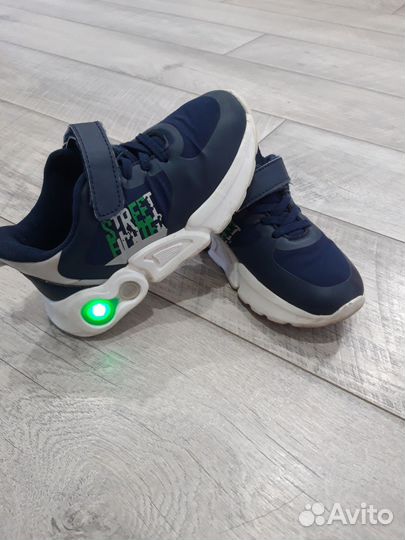 Кроссовки детские светящиеся