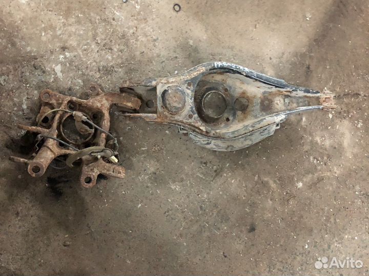 Toyota rav 4 кулак задний правый