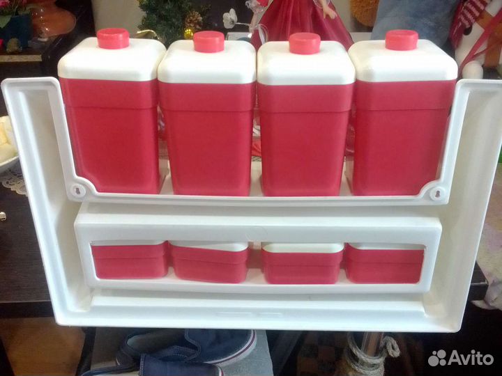 Полочка с баночками для сыпучих и специй