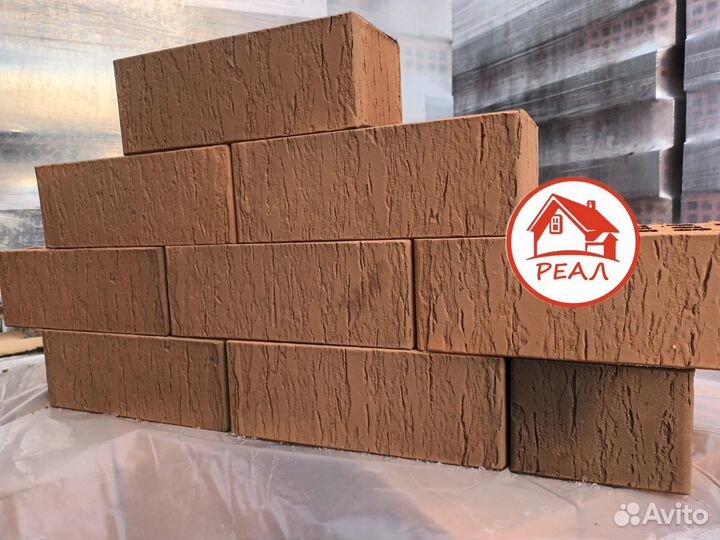 Кирпич красный флеш на коричневой основе скала 1,4