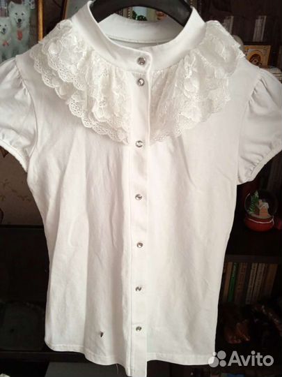Продам блузки белые(разные)