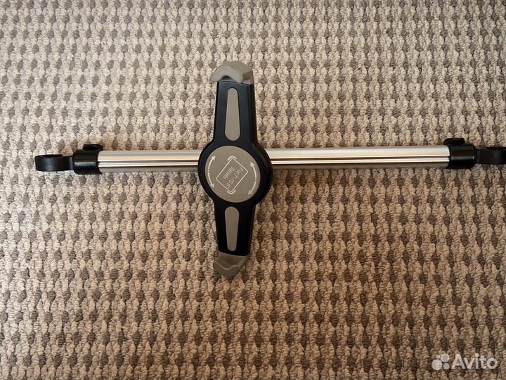 Держатель для планшета в машину