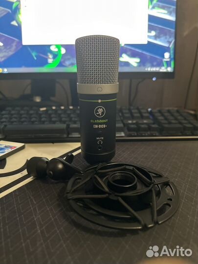 Студийный микрофон