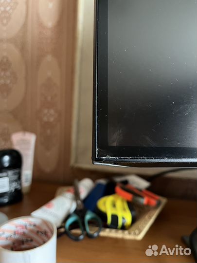 HP Z27U G3 с дефектом