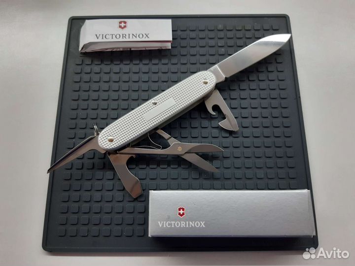 Швейцарский нож Victorinox Pioneer X 0.8231.26
