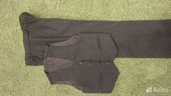 Продаётся школьный костюм