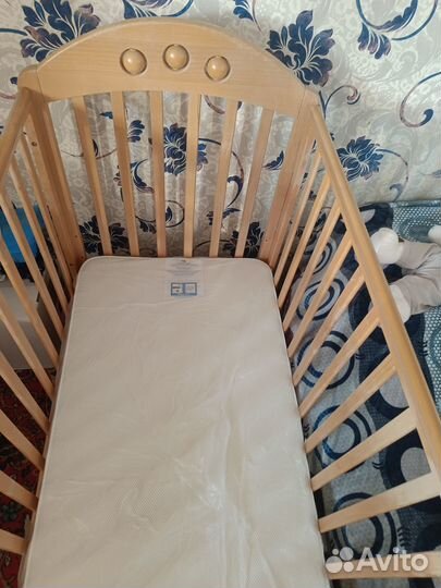 Детская кроватка
