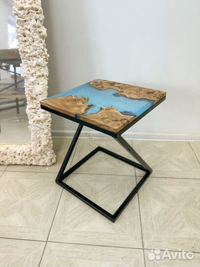 Стильный журнальный столик крадратный
