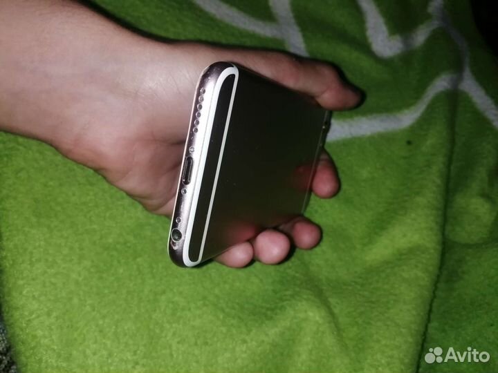 Телефон iPhone 6s