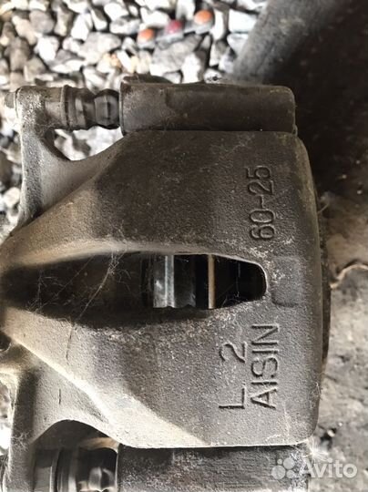 Ступица передняя левая на toyota mark II GX100