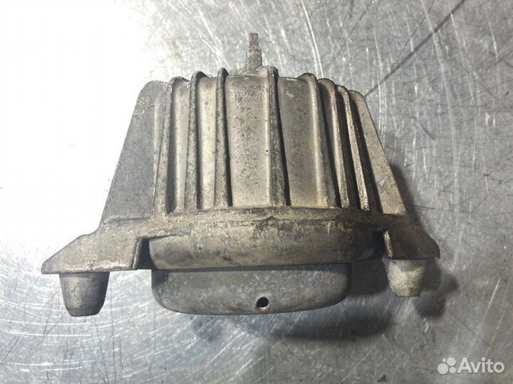 Подушка крепления двигателя Mercedes C-Class W204