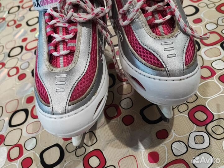 Коньки на девочку