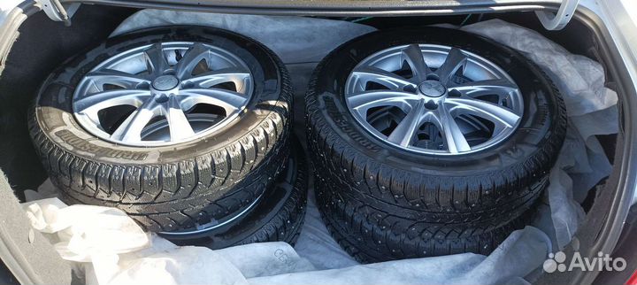 Bridgestone Ice Cruiser 7000S 185/60 R14 T