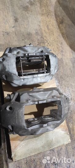 Суппорты передние Brembo BM5 на VW Touareg NF