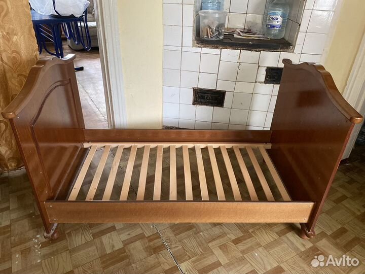 Детская кроватка