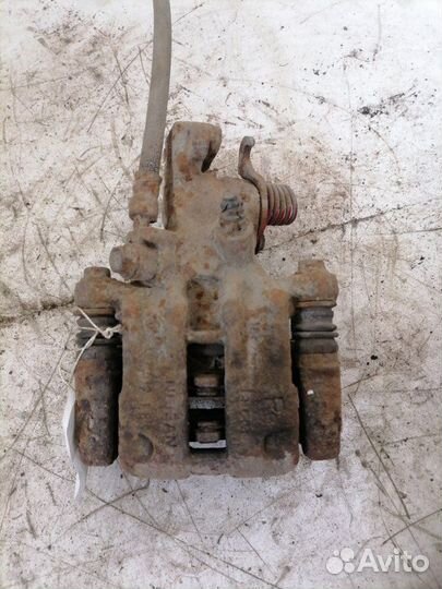 Суппорт тормозной задний правый Nissan Primera P11