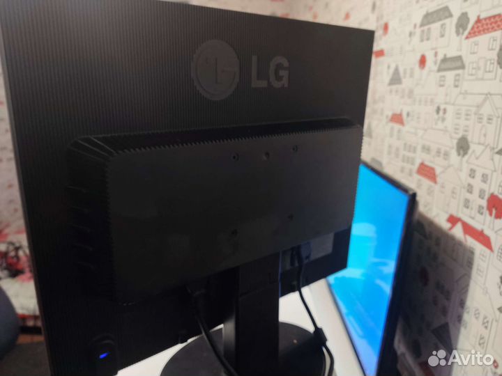 Монитор LG