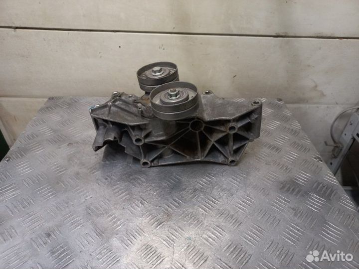 Кронштейн генератора Skoda Octavia Tour AHW