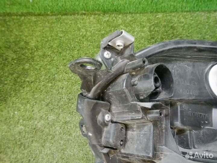 Фара правая Toyota RAV4