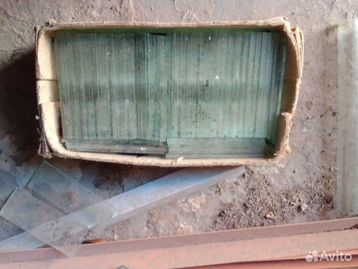 Химические колбы и предметные стекла