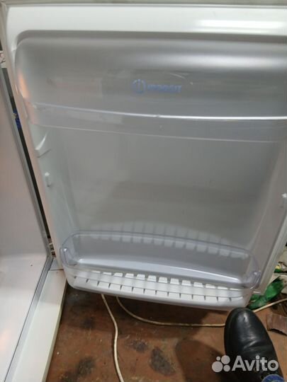 Холодильник indesit