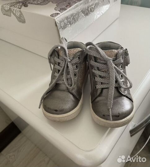 Обувь для девочки 20,21
