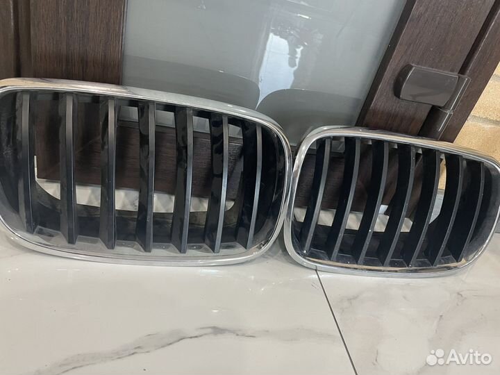 Решотка радиатора ноздри капота bmw x5 e70