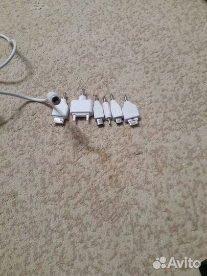 Зарядка для телефона с переходниками