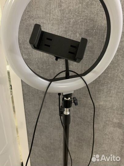 Кольцевая лампа со штативом